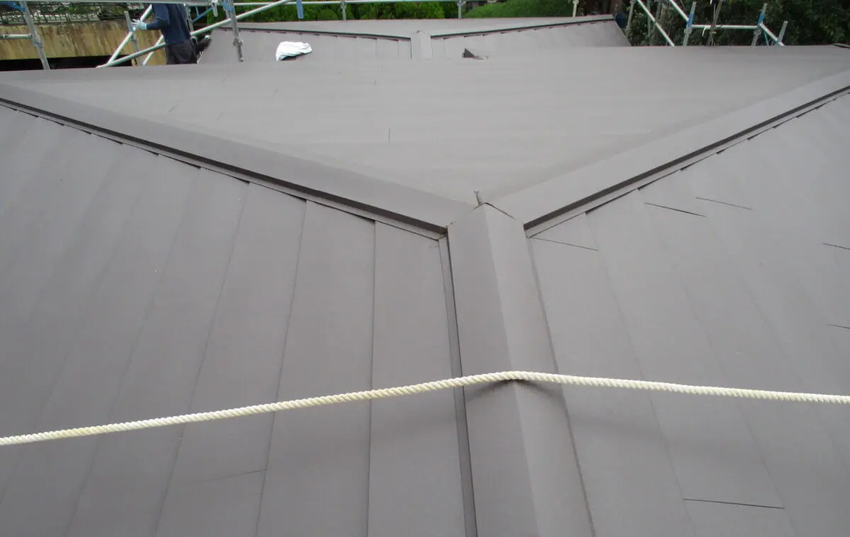 静岡県伊東市 屋根カバー工法工事 スレート屋根 Mfシルキー 三島市の屋根リフォーム 雨漏り修理専門店 株 スルガ住研